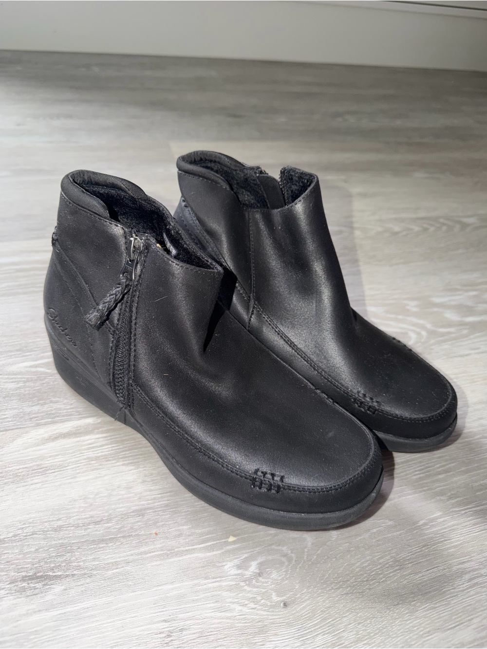 Sketchers Black Women’s Zip-Back Ankle Boots
